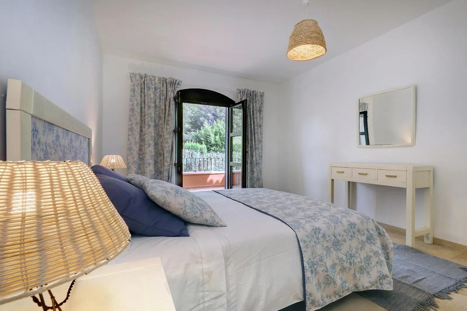 度假居 Casa Villas & Golf Guadalmina Alta 马尔韦利亚
